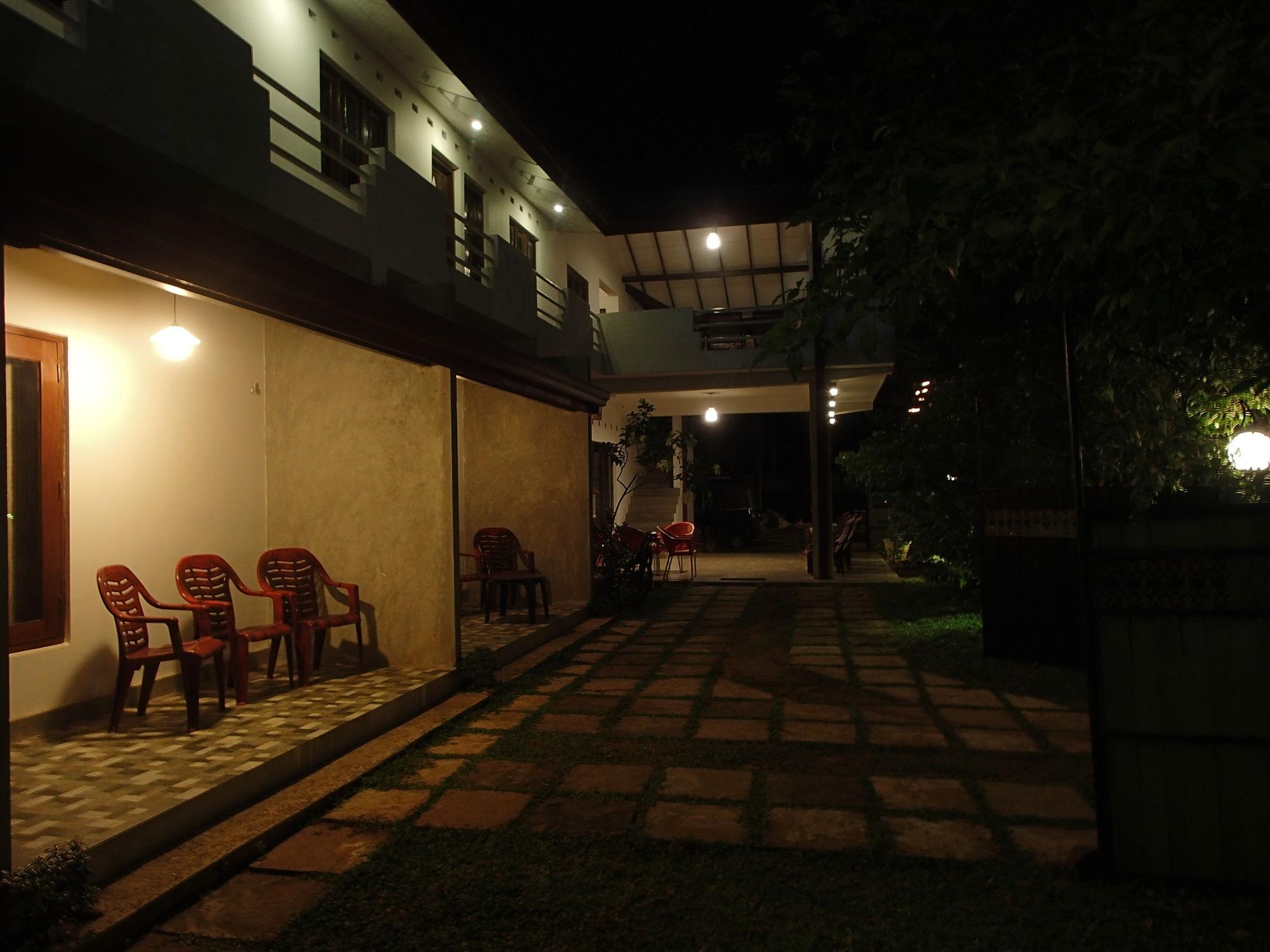 Kutumbaya Apartment อนุราธปุระ ภายนอก รูปภาพ